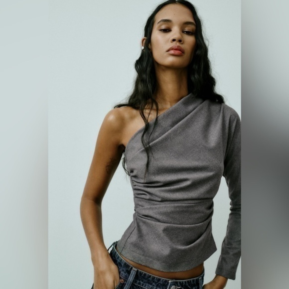 ZARA Ruched Asymmetric top 3067/086